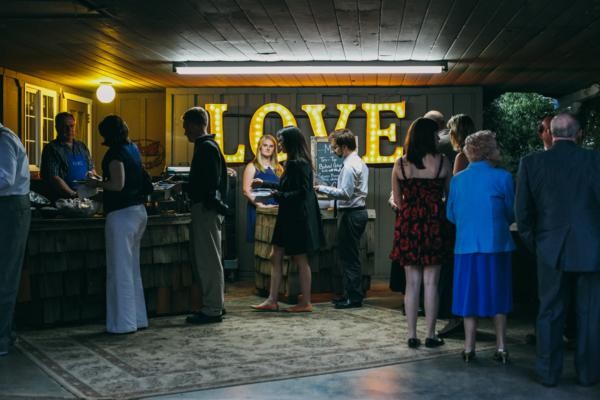 navy-and-white-burlap-wedding-under-10k
