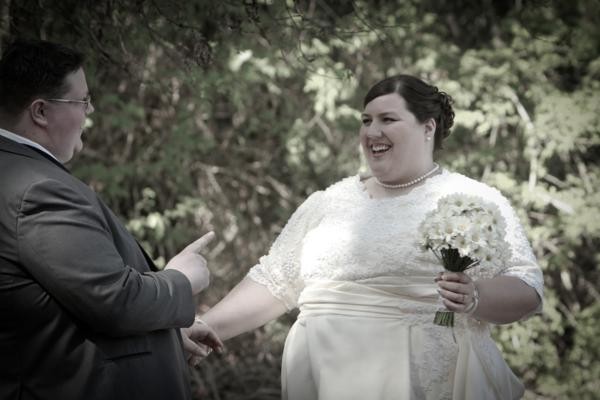 navy-and-white-burlap-wedding-under-10k
