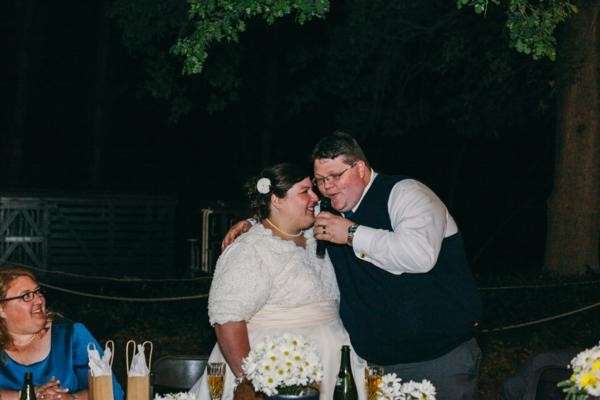 navy-and-white-burlap-wedding-under-10k