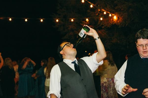 navy-and-white-burlap-wedding-under-10k