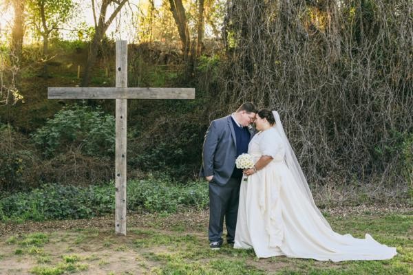 navy-and-white-burlap-wedding-under-10k