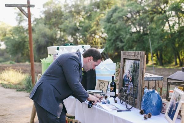navy-and-white-burlap-wedding-under-10k
