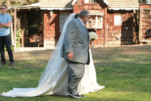 navy-and-white-burlap-wedding-under-10k