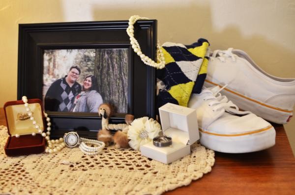 navy-and-white-burlap-wedding-under-10k