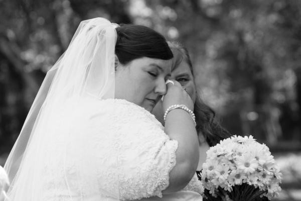 navy-and-white-burlap-wedding-under-10k