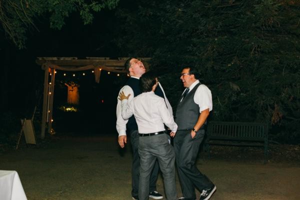 navy-and-white-burlap-wedding-under-10k