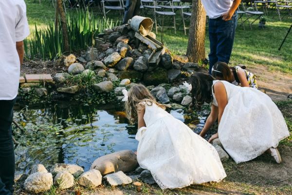 navy-and-white-burlap-wedding-under-10k