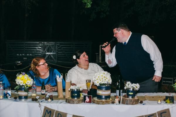 navy-and-white-burlap-wedding-under-10k