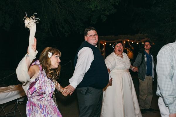 navy-and-white-burlap-wedding-under-10k