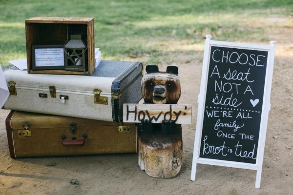 navy-and-white-burlap-wedding-under-10k