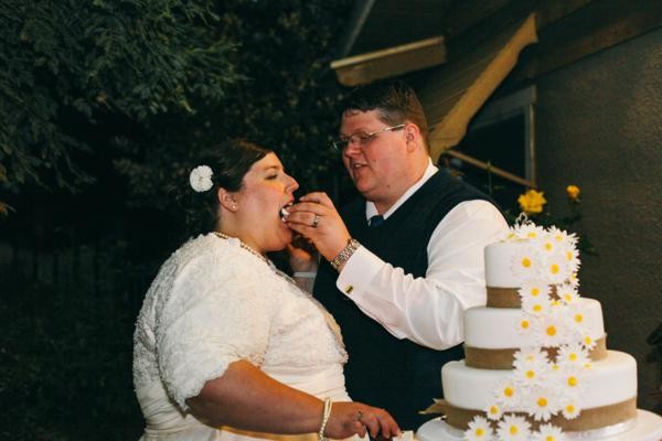 navy-and-white-burlap-wedding-under-10k