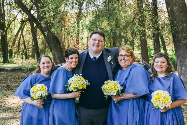 navy-and-white-burlap-wedding-under-10k