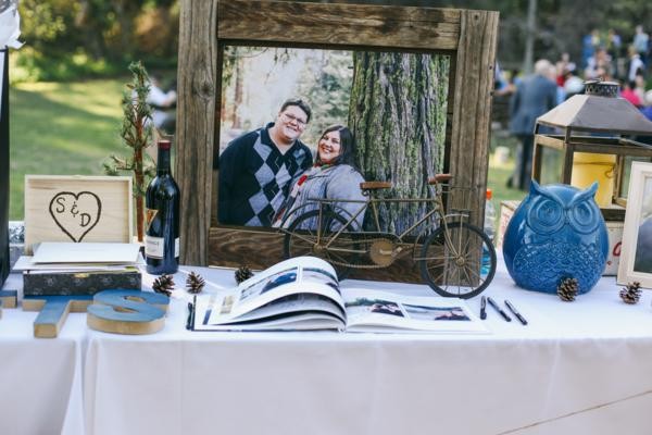 navy-and-white-burlap-wedding-under-10k