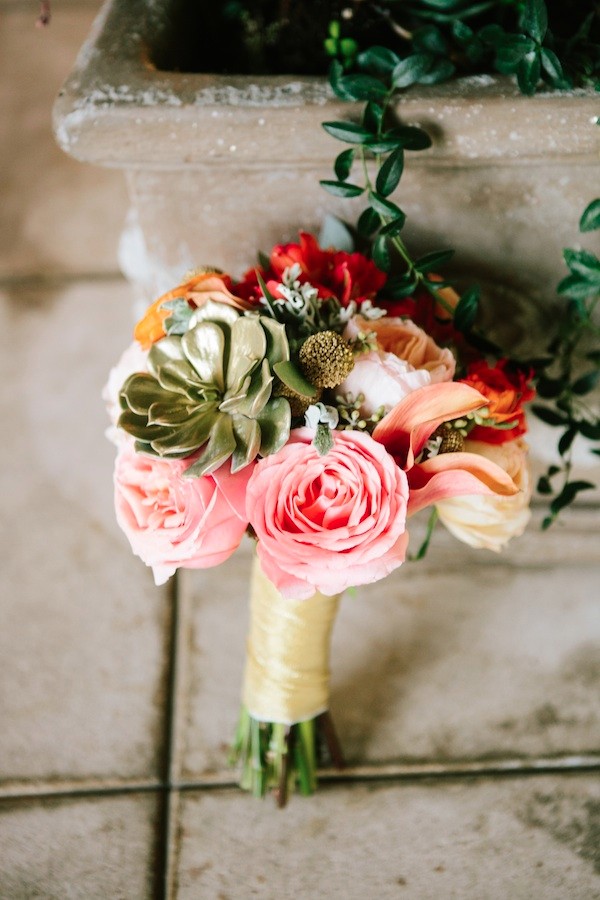 popping-pink-and-gold-wedding
