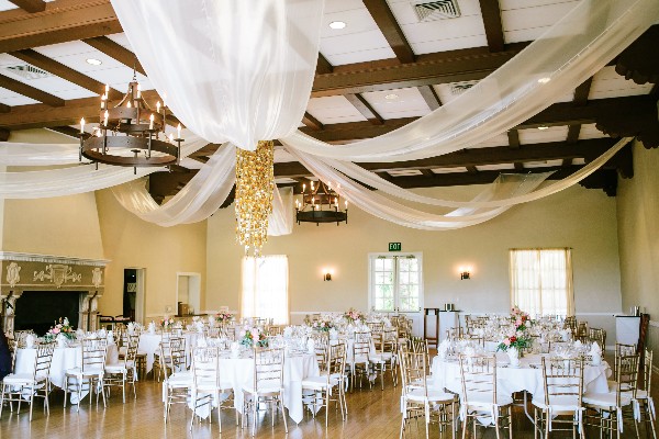 popping-pink-and-gold-wedding