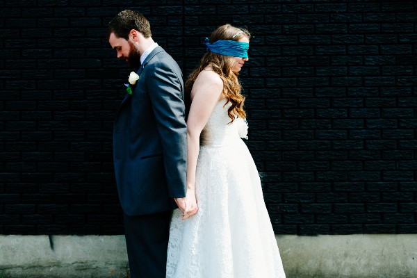 red-and-teal-wedding-with-playful