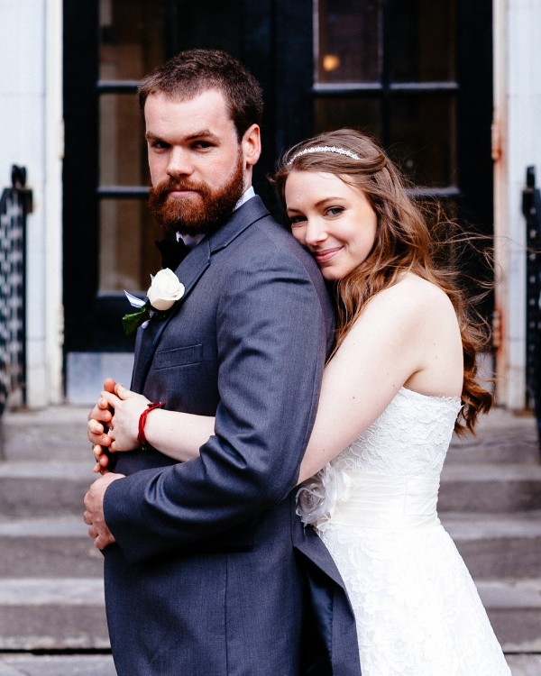 red-and-teal-wedding-with-playful