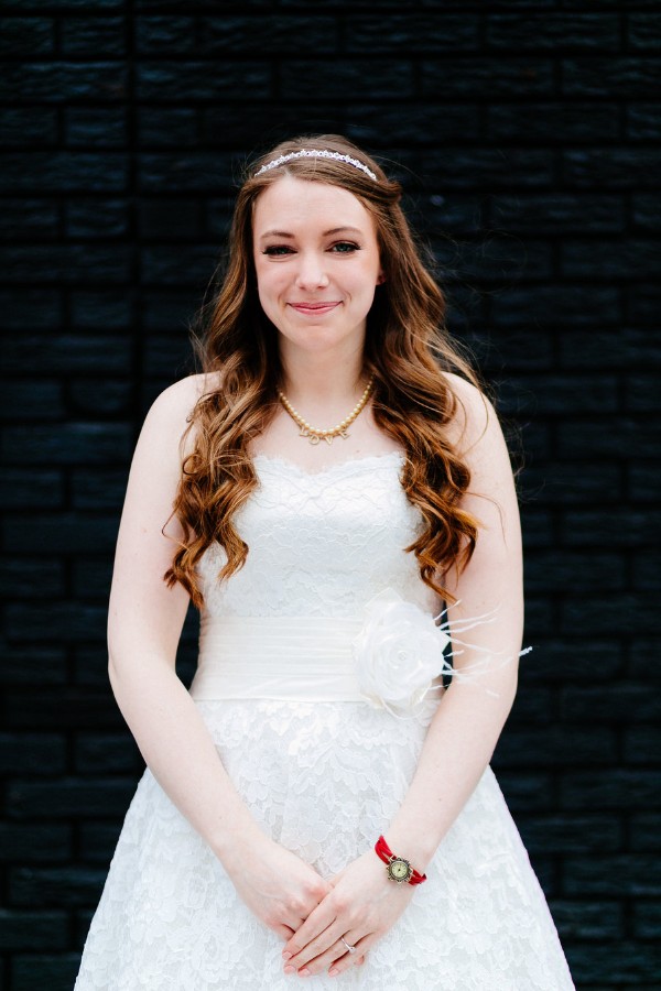 red-and-teal-wedding-with-playful