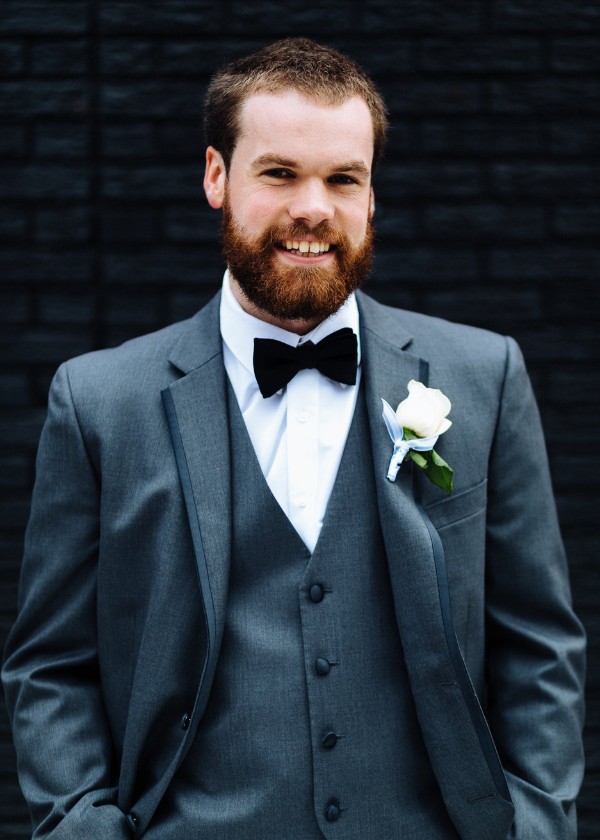 red-and-teal-wedding-with-playful