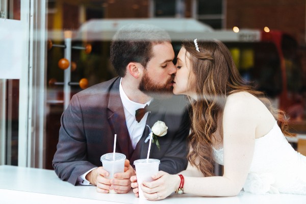 red-and-teal-wedding-with-playful