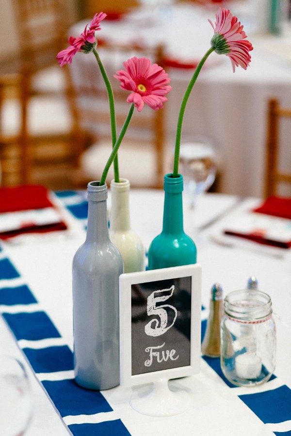 red-and-teal-wedding-with-playful
