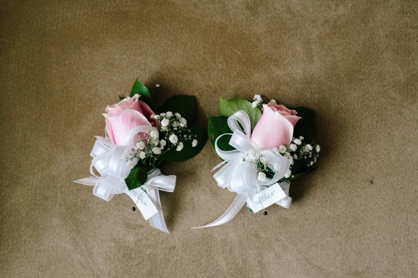 red-and-teal-wedding-with-playful