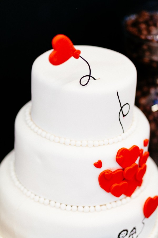 red-and-teal-wedding-with-playful
