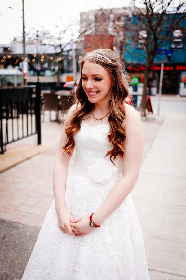 red-and-teal-wedding-with-playful