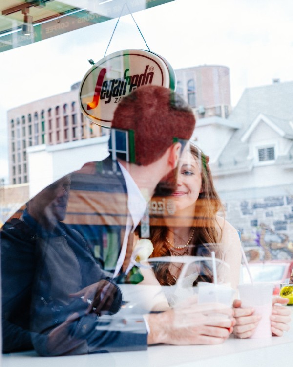 red-and-teal-wedding-with-playful