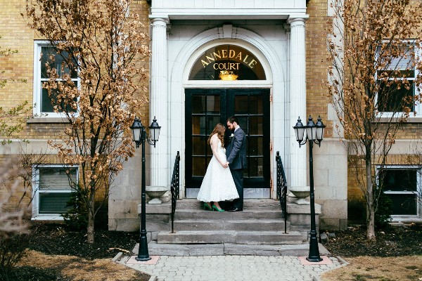 red-and-teal-wedding-with-playful