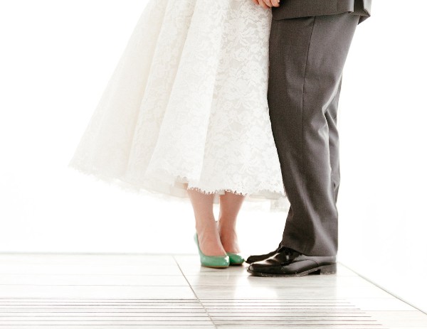 red-and-teal-wedding-with-playful