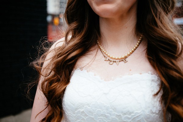 red-and-teal-wedding-with-playful