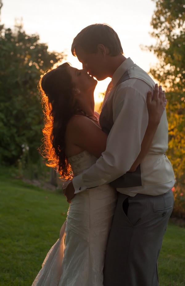 shabby-chic-backyard-wedding