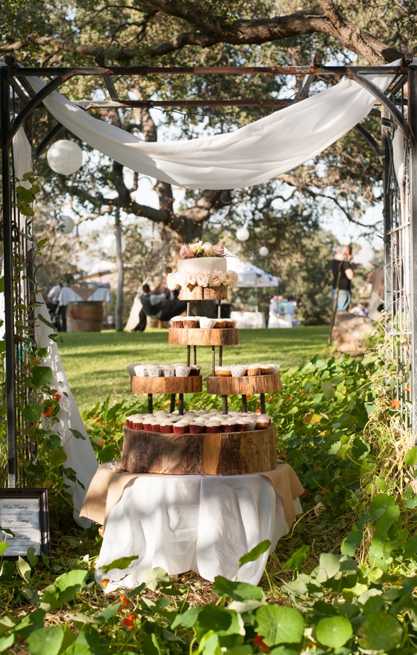 shabby-chic-backyard-wedding