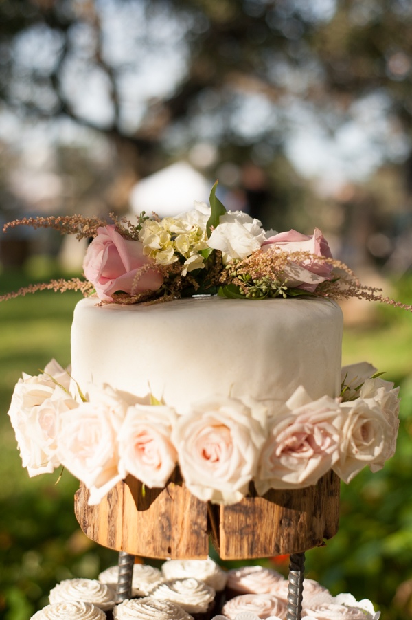 shabby-chic-backyard-wedding