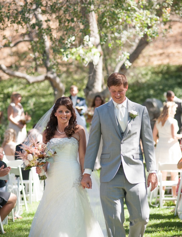 shabby-chic-backyard-wedding