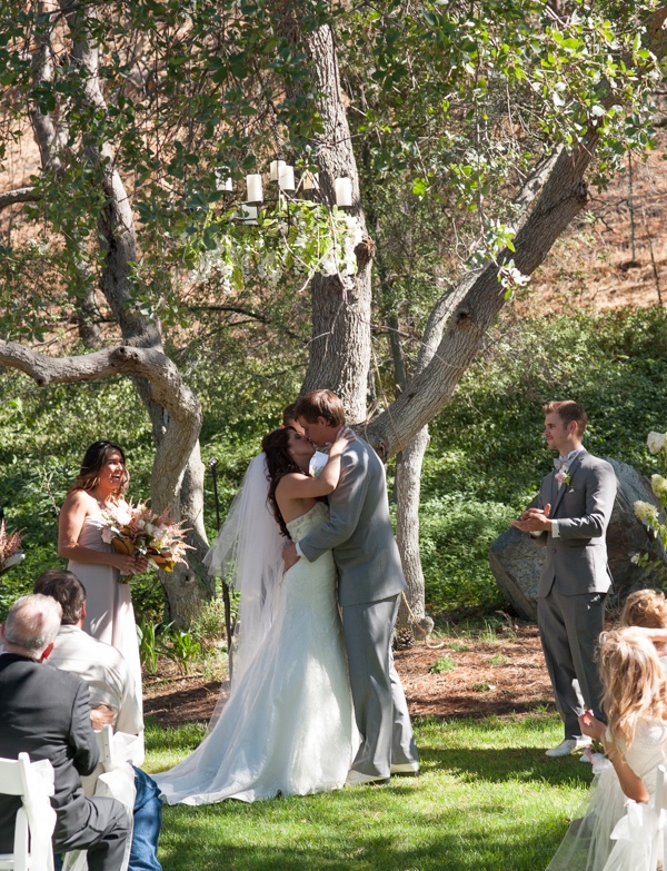 shabby-chic-backyard-wedding