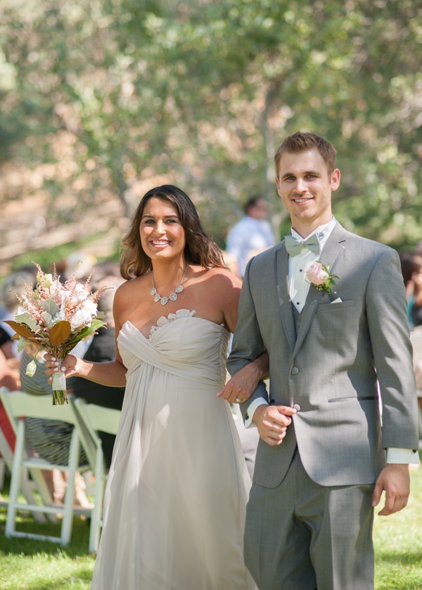 shabby-chic-backyard-wedding