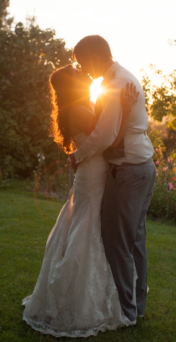 shabby-chic-backyard-wedding
