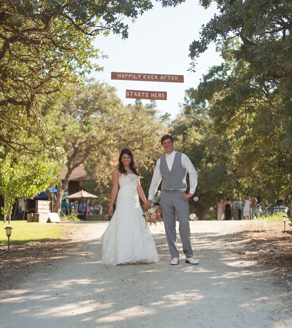 shabby-chic-backyard-wedding