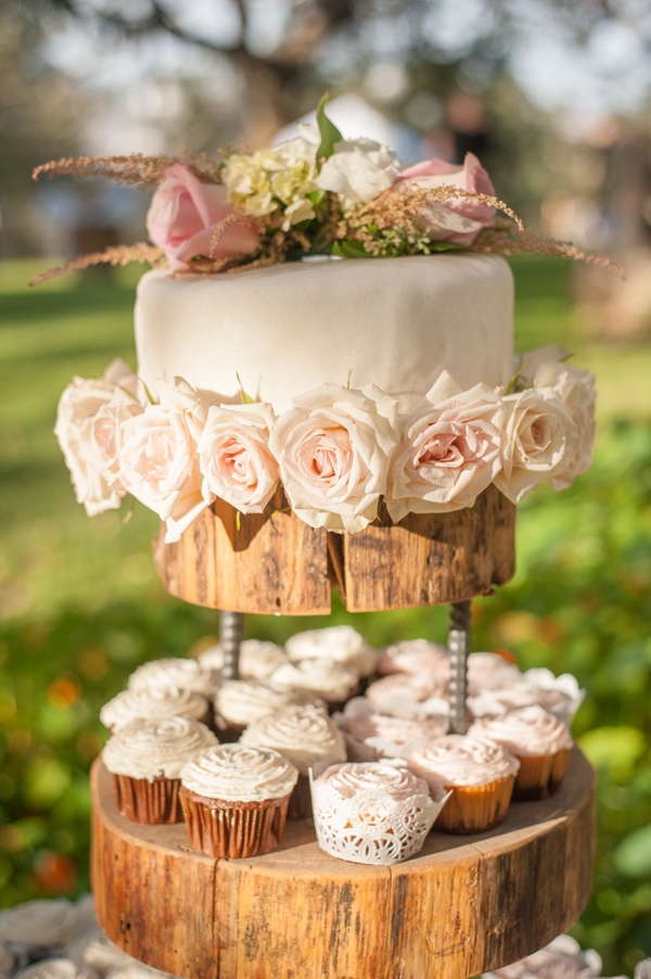 shabby-chic-backyard-wedding