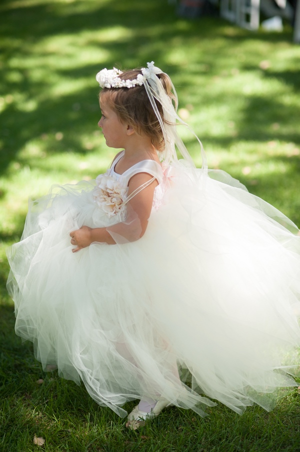 shabby-chic-backyard-wedding