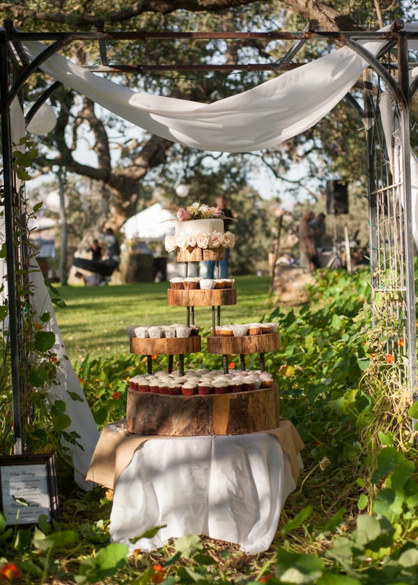 shabby-chic-backyard-wedding
