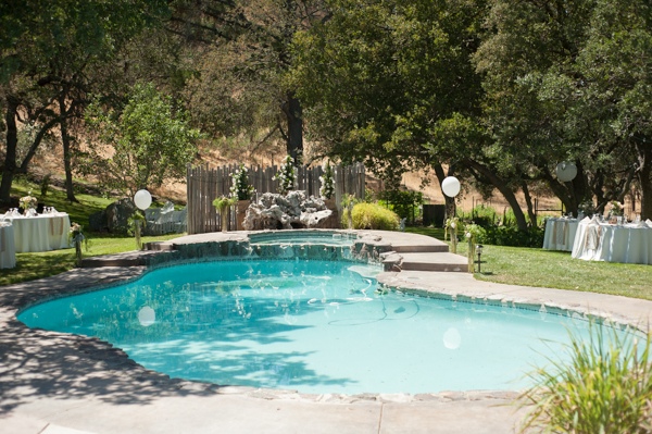 shabby-chic-backyard-wedding