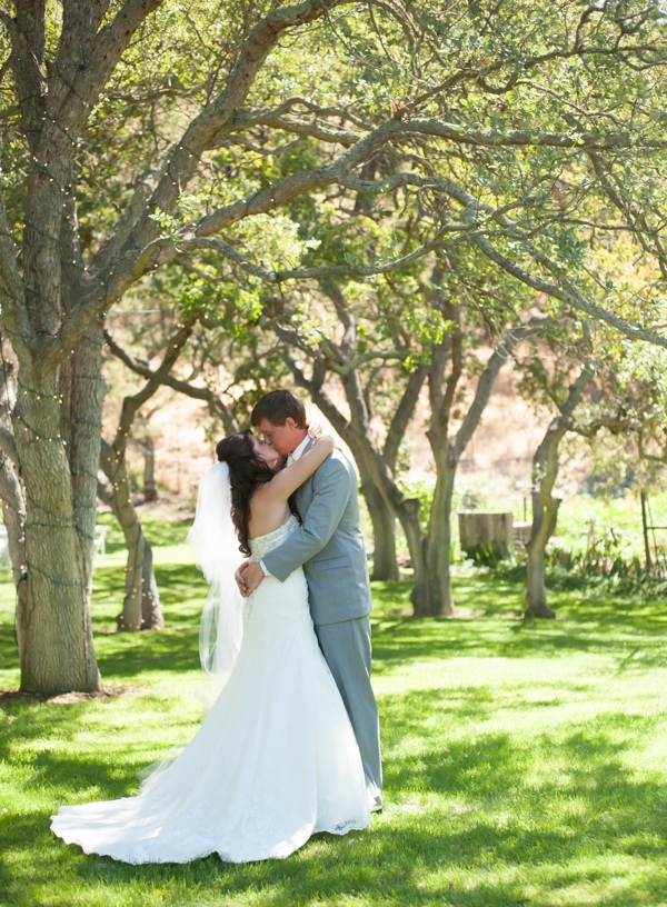 shabby-chic-backyard-wedding