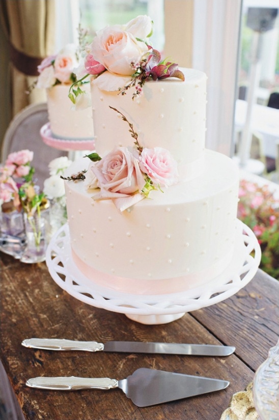 sweet and simple wedding cake