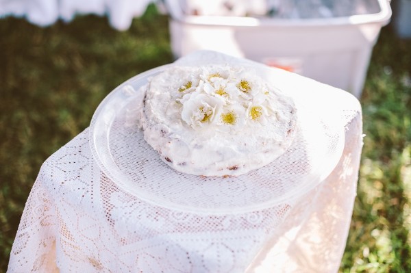 sweet-and-simple-backyard-wedding