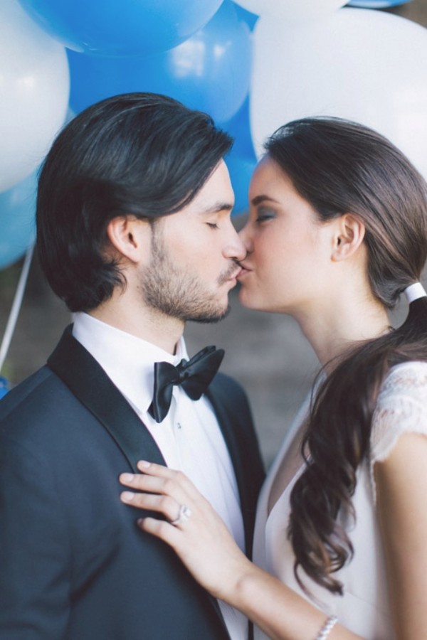 white-black-and-blue-chic-wedding
