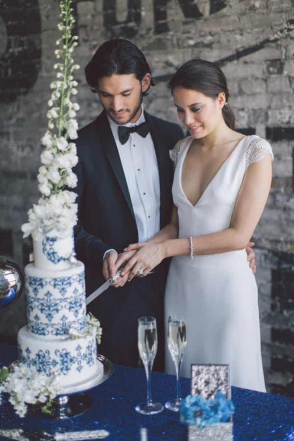 white-black-and-blue-chic-wedding