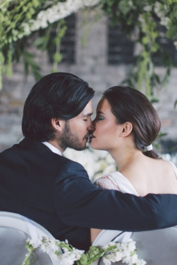 white-black-and-blue-chic-wedding